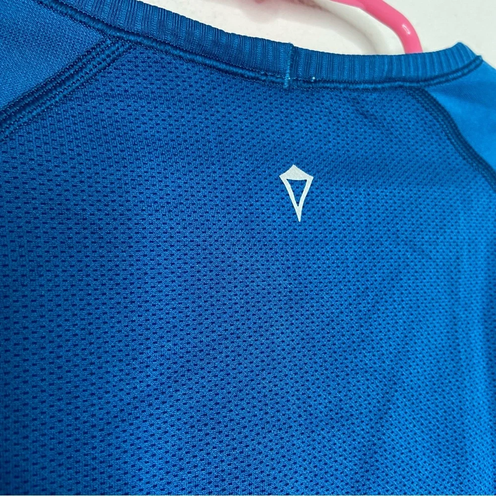 Ivivva Blue/Green Long Sleeve Active Top w/ Thumbholes Size 10 - Picture 7 of 7